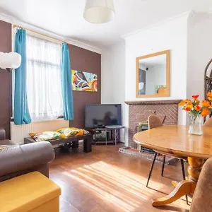 Authentic London - Four Bedroom Victorian House , Plumstead (Greater London) United Kingdom